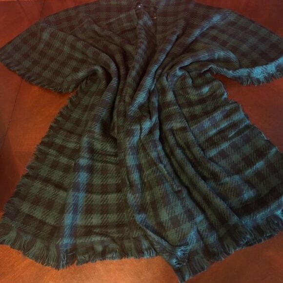 Andrée By Unit Black & Green Plaid buffalo Acrylic Shawl Poncho cardigan fringed - Picture 3 of 5
